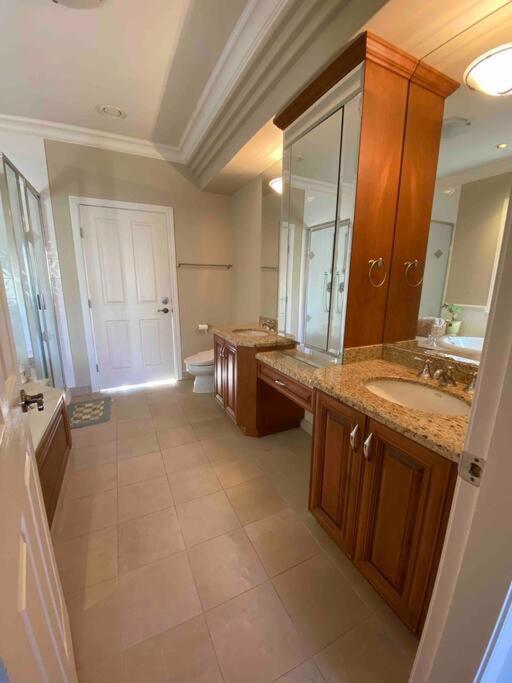Lucky Suite, Two-Bedroom Suite With Independent Entrance In Richmond Close To Yvr Zewnętrze zdjęcie