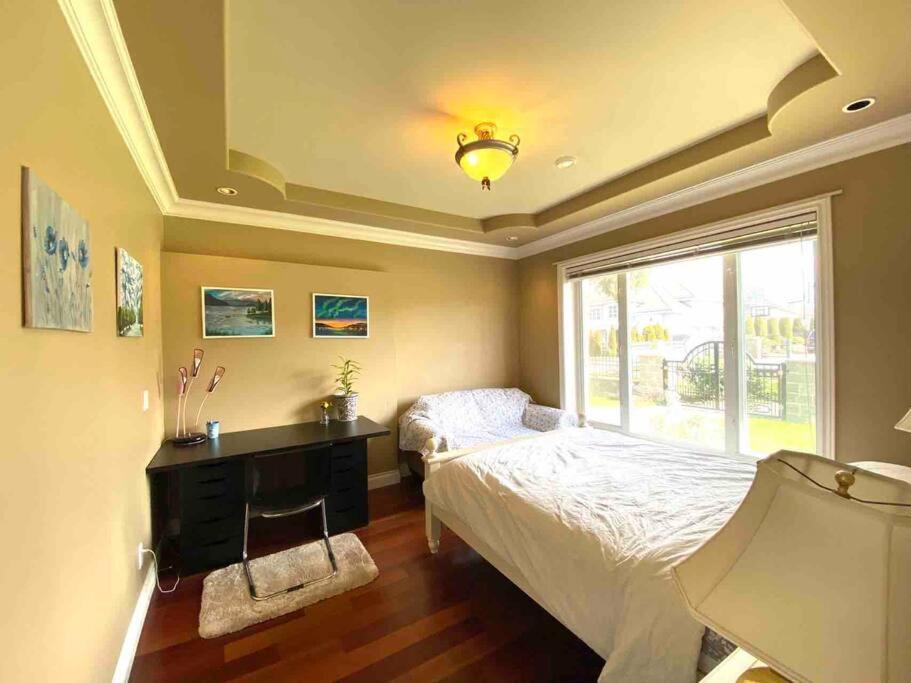 Lucky Suite, Two-Bedroom Suite With Independent Entrance In Richmond Close To Yvr Zewnętrze zdjęcie