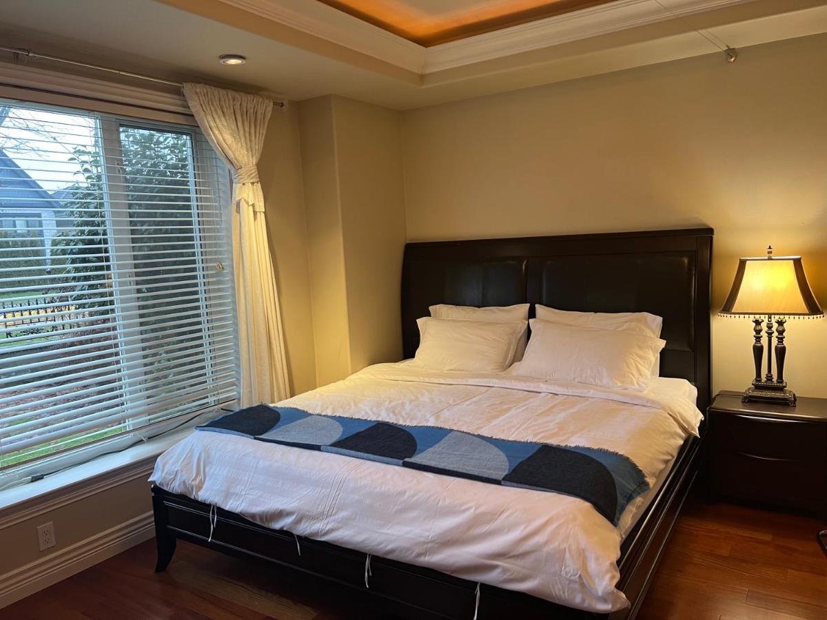 Lucky Suite, Two-Bedroom Suite With Independent Entrance In Richmond Close To Yvr Zewnętrze zdjęcie